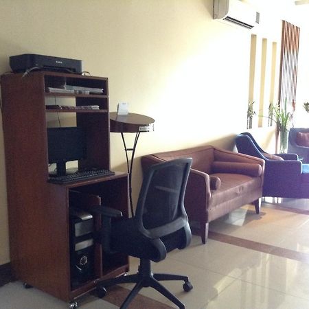 Fersal Hotel Kalayaan, Кесон-Сити Экстерьер фото