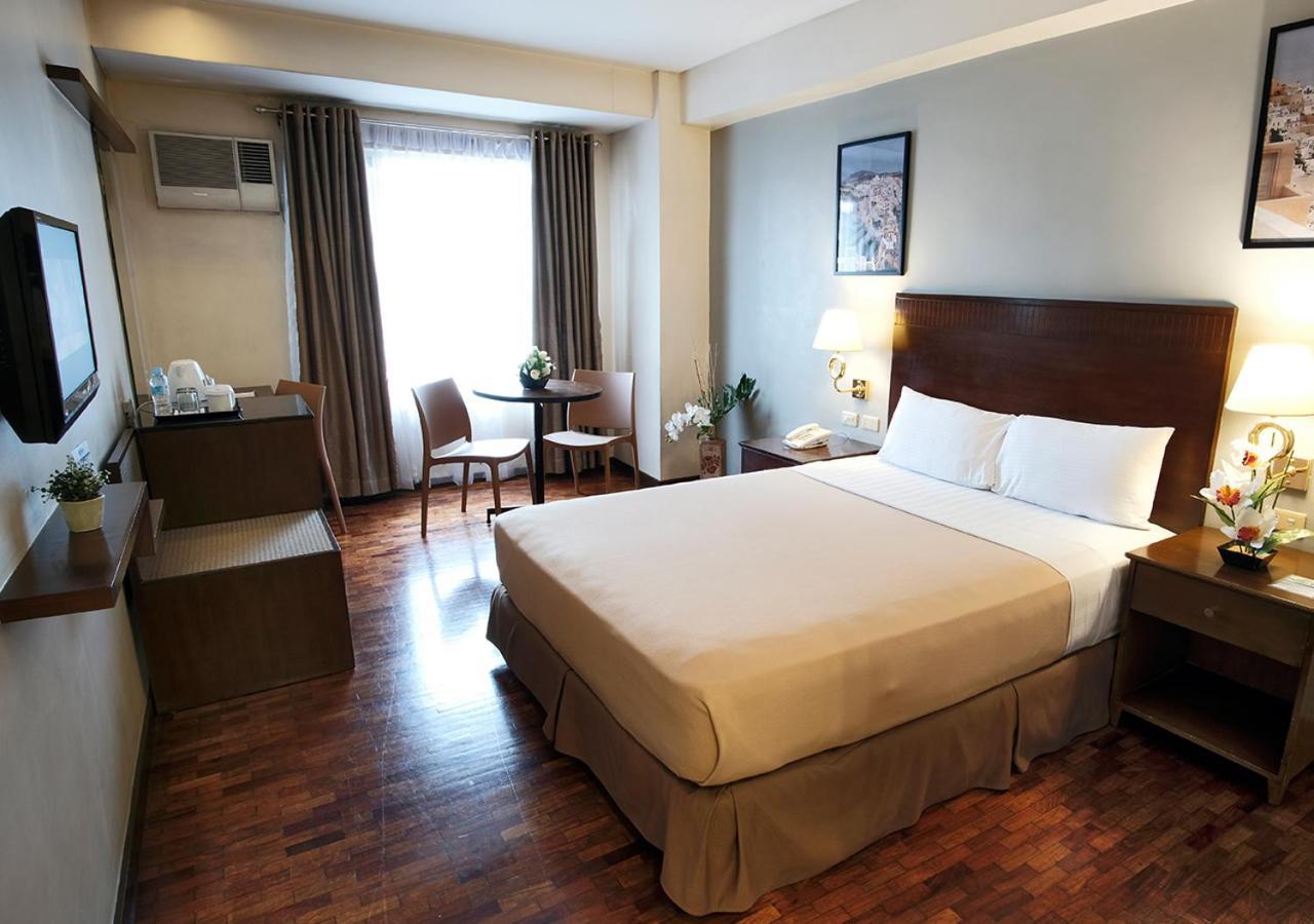 Fersal Hotel Kalayaan, Кесон-Сити Экстерьер фото