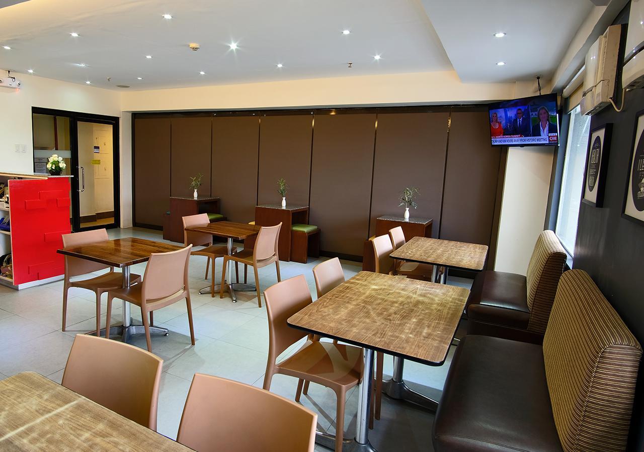 Fersal Hotel Kalayaan, Кесон-Сити Экстерьер фото