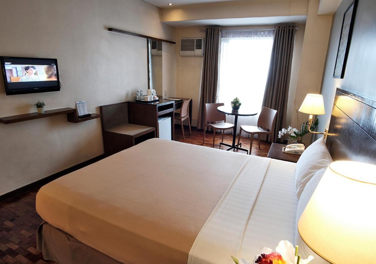 Fersal Hotel Kalayaan, Кесон-Сити Экстерьер фото